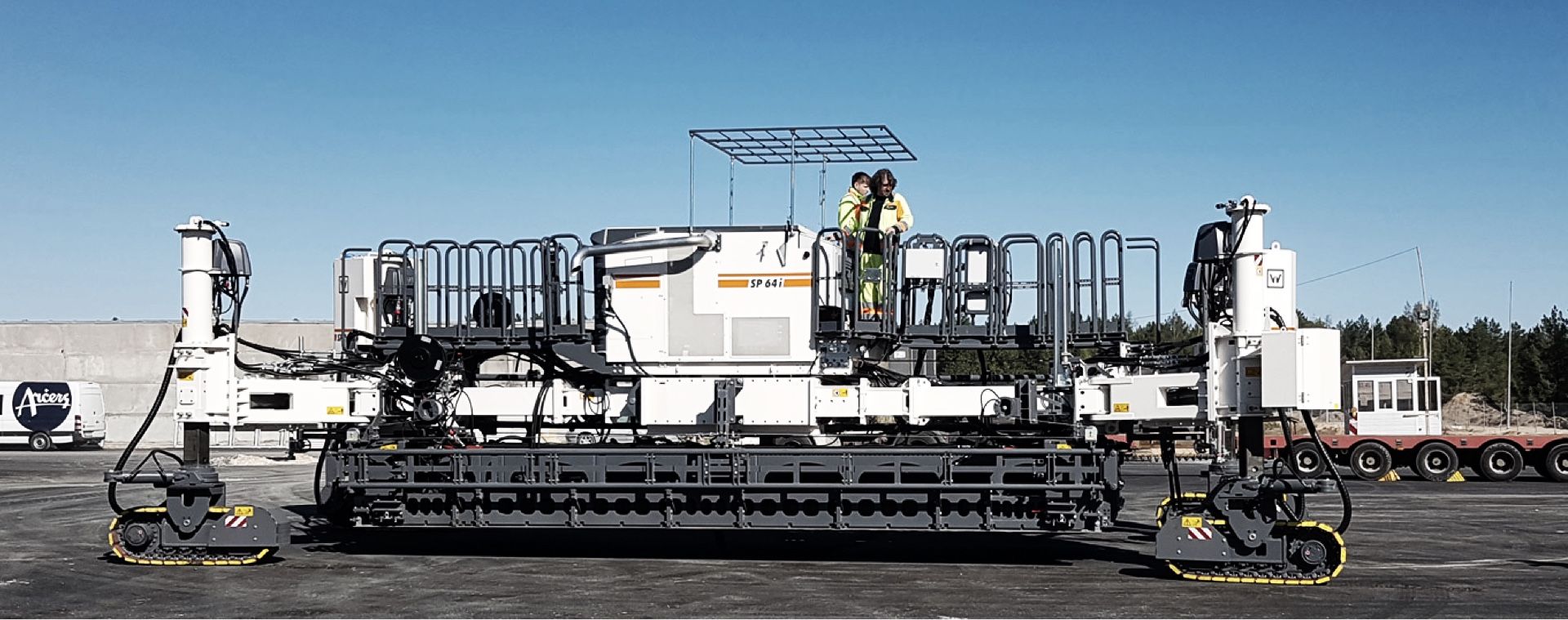 WIRTGEN SP64i concrete paver